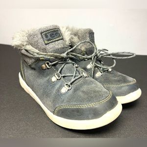 UGG -Obie Waterproof Norse boots, Size:‎ 1 Youth, pre-owned